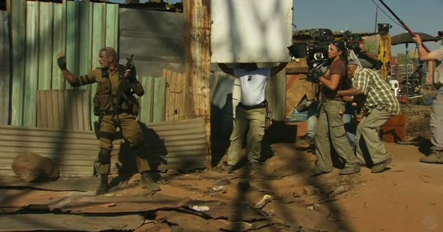 District 9 ยึดแผ่นดิน เปลี่ยนพันธุ์มนุษย์ (2009)